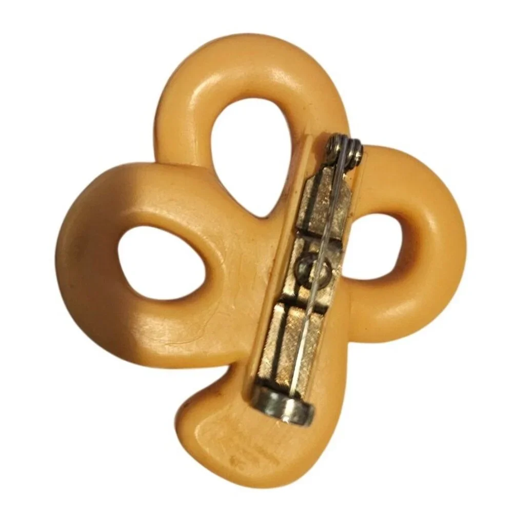 Hallmark Shamrock Pretzel Twist Knot Pin Novelty Costume Jewelry Vintage 1.5